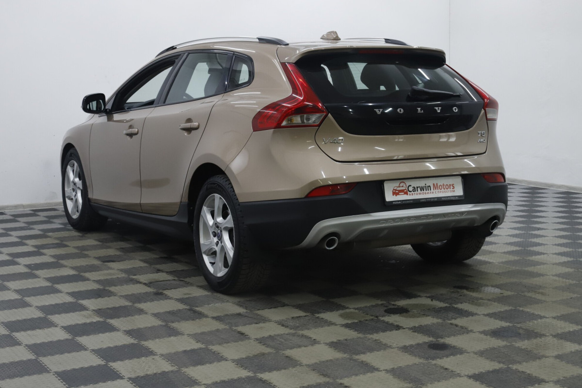 Volvo V40