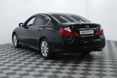 Infiniti M